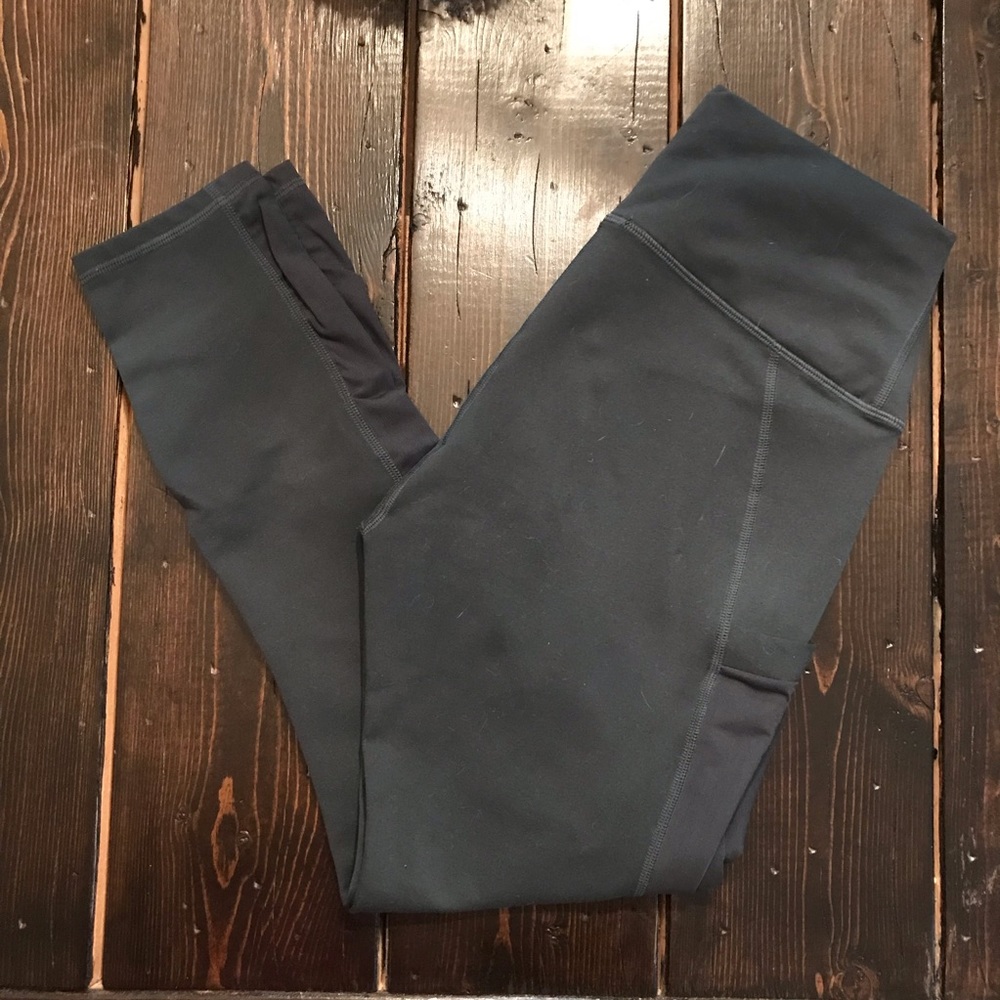 Like New Fabletics Capri Pants